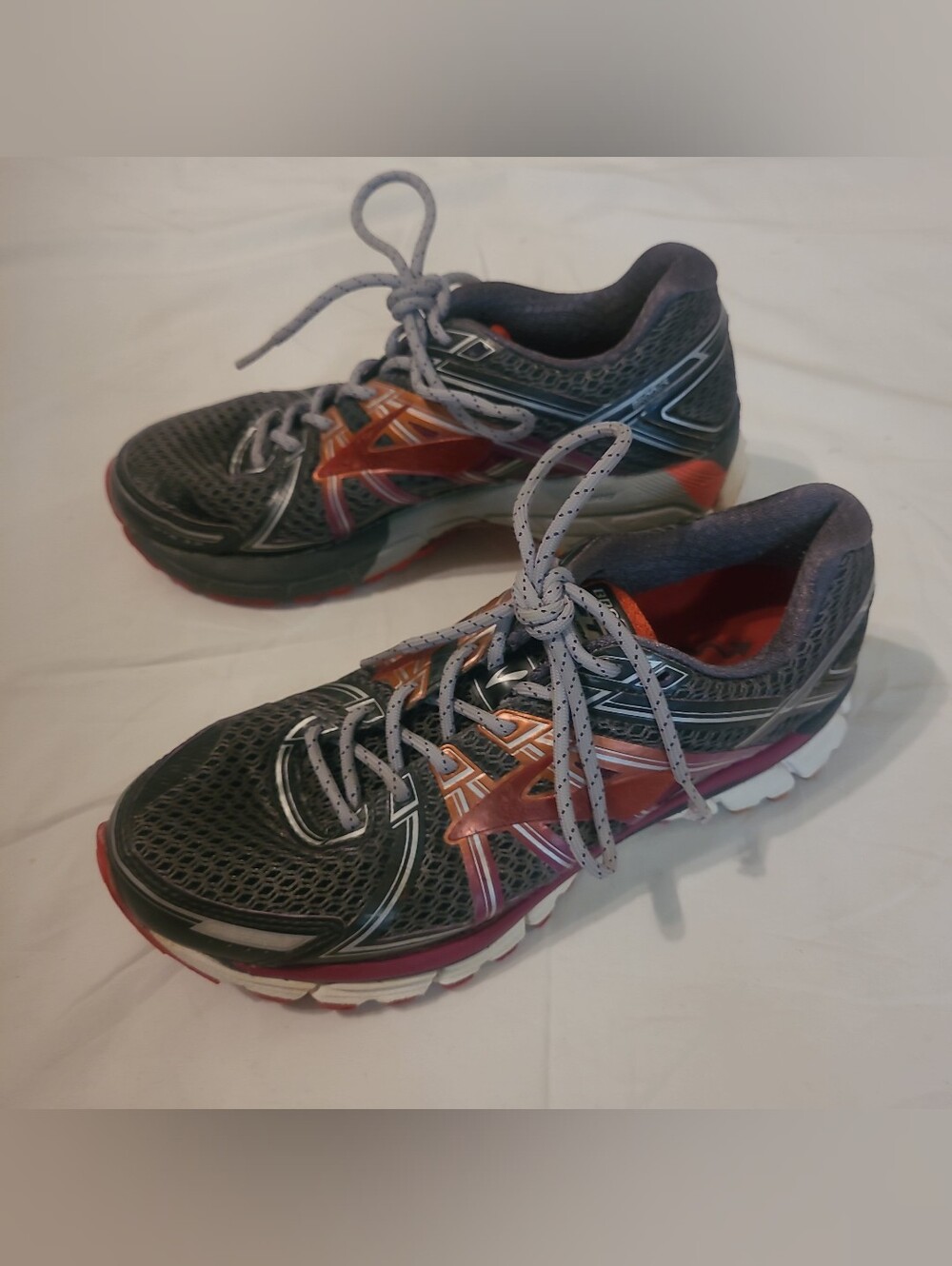 Brooks Women's Adrenaline GTS 17 Running Shoe In Size 7.5